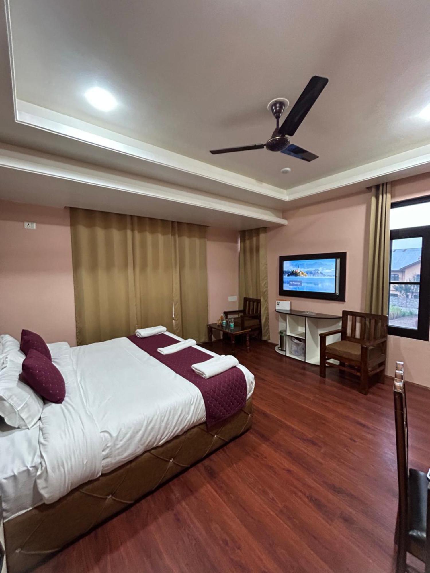 Hotel Fair Mount, Airport Road, Humhama Srinagar Esterno foto