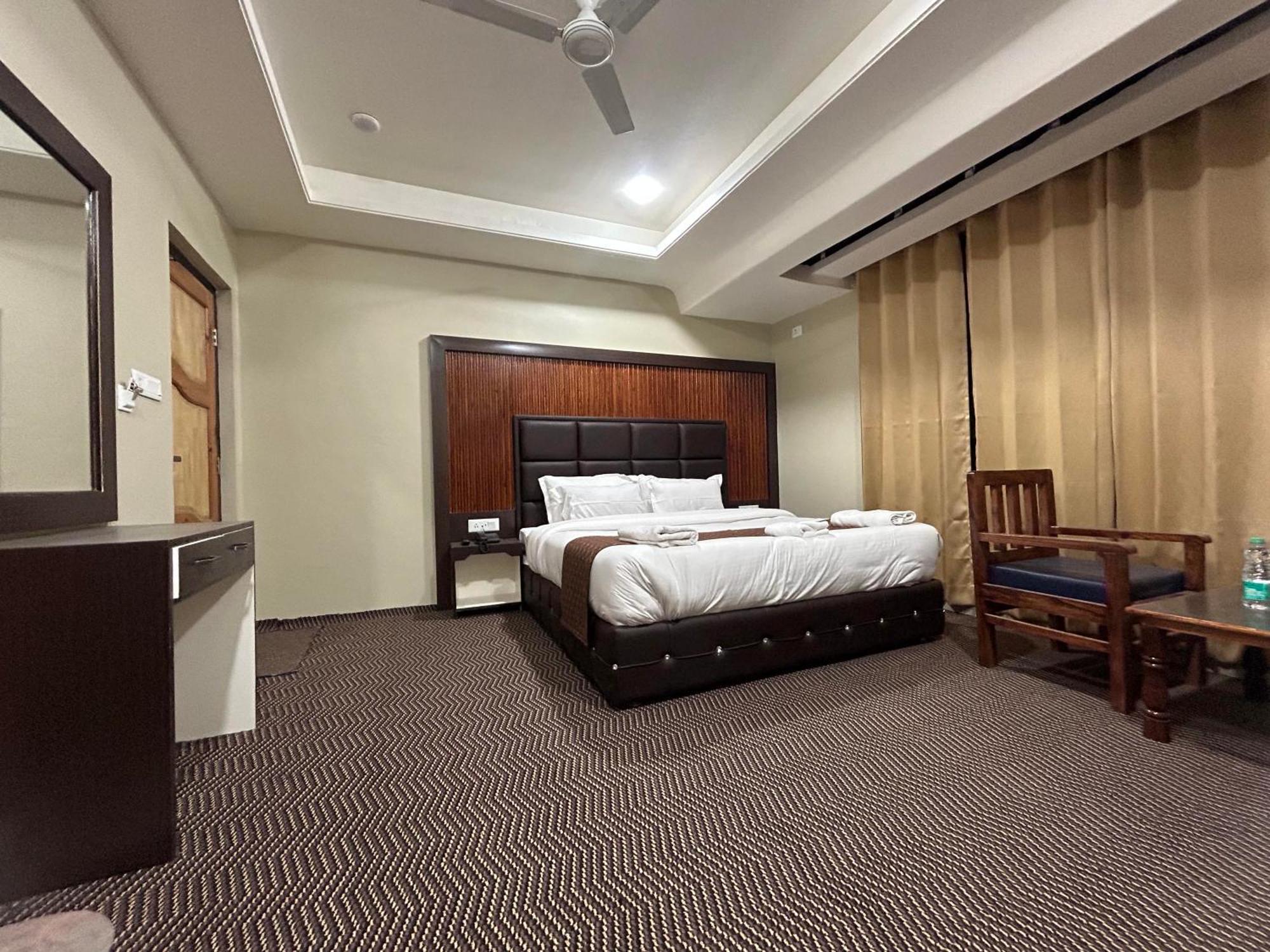 Hotel Fair Mount, Airport Road, Humhama Srinagar Esterno foto